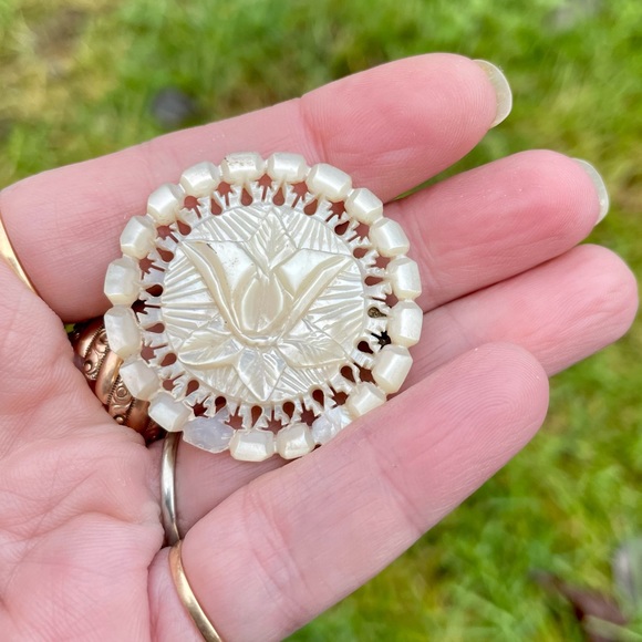 Antique Carved Floral Mother of Pearl Brooch - Picture 3 of 6